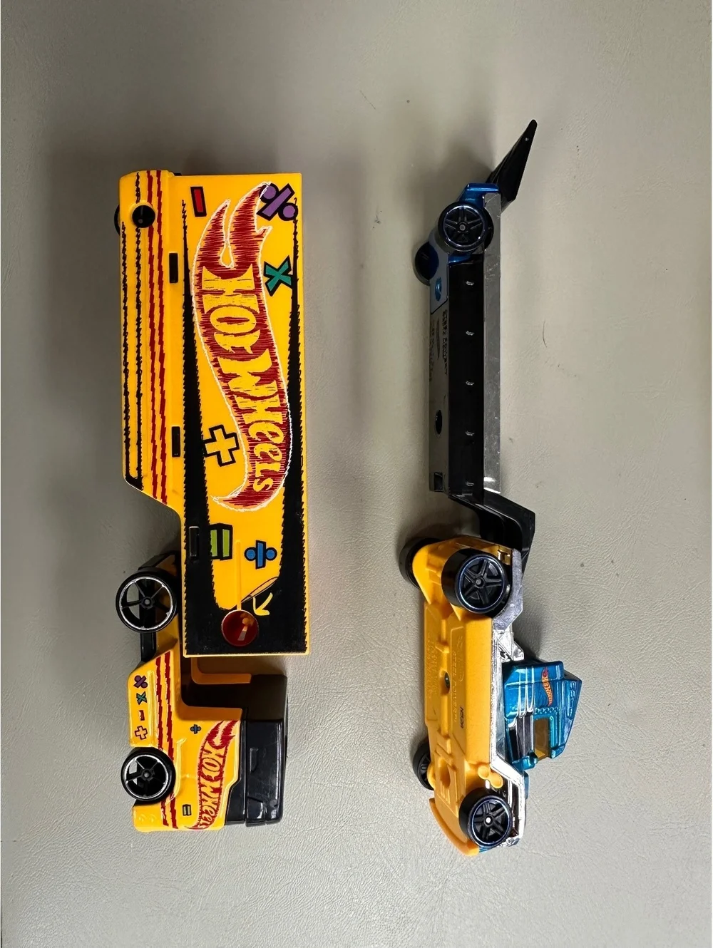 Hot Wheels Car Transporter Truck Toy Set